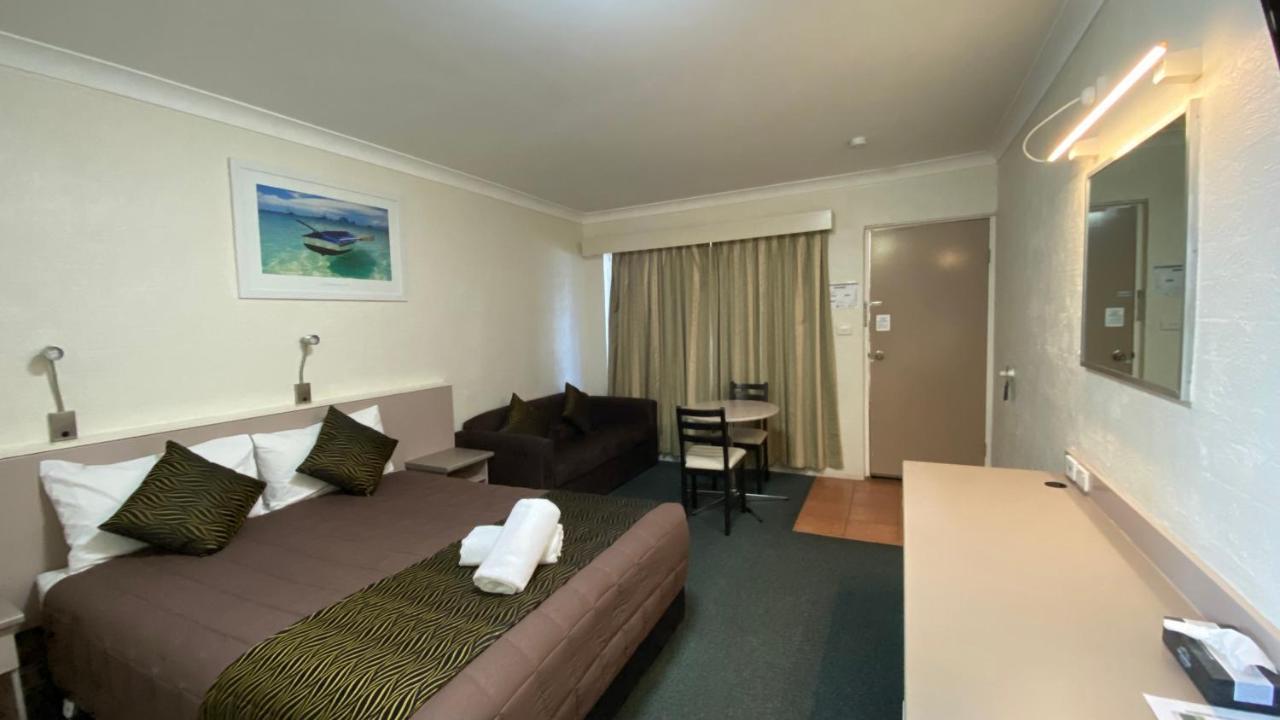 Sapphire City Motor Inn Инвърел Екстериор снимка