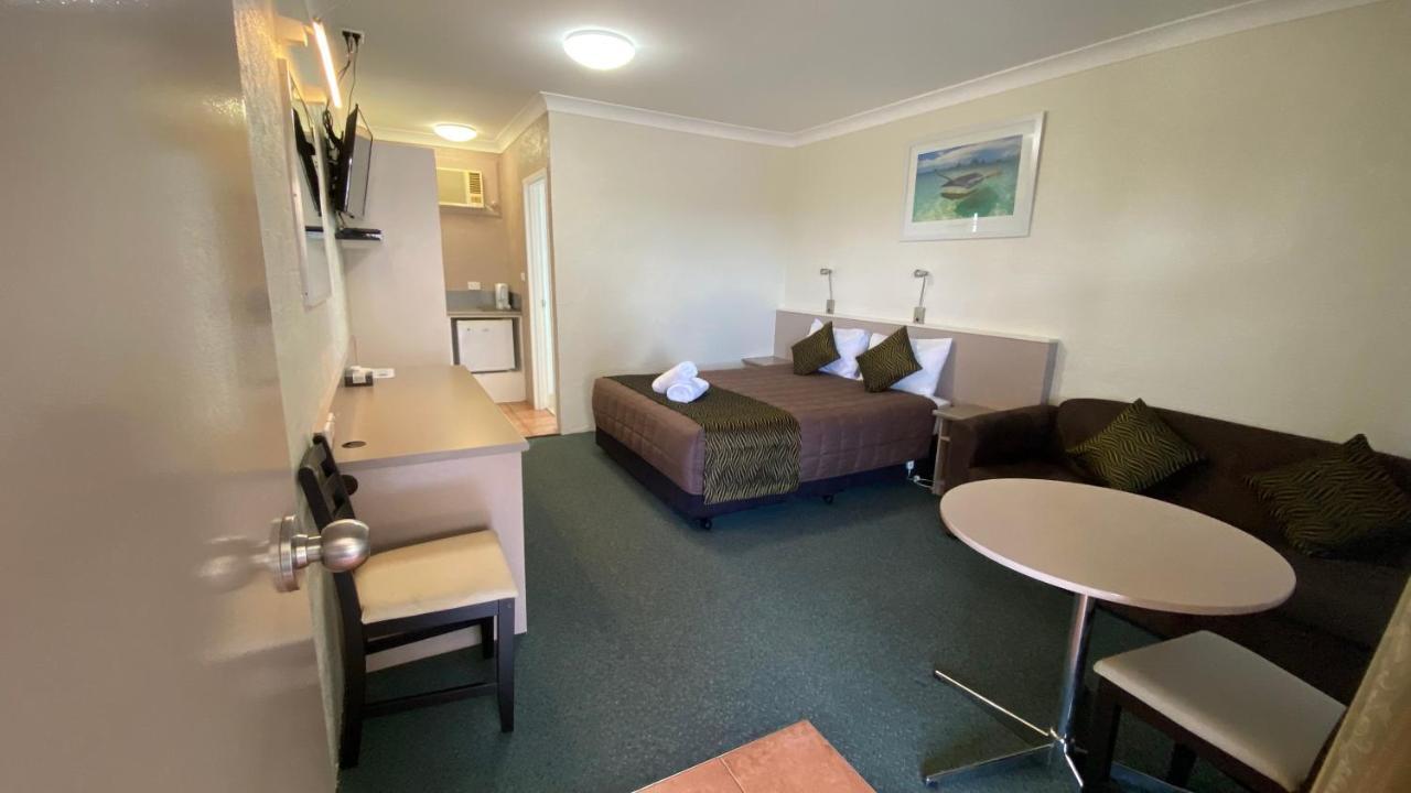 Sapphire City Motor Inn Инвърел Екстериор снимка