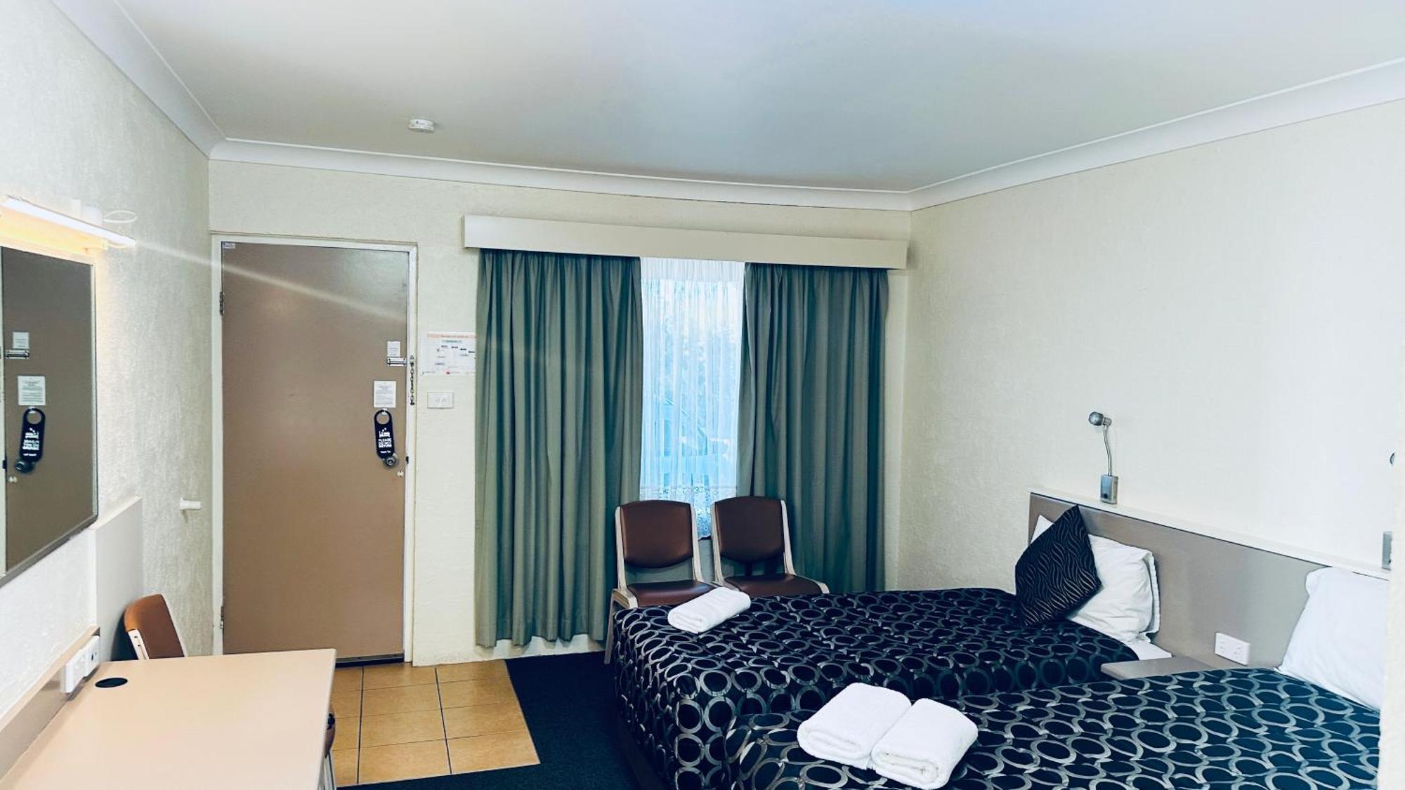 Sapphire City Motor Inn Инвърел Екстериор снимка