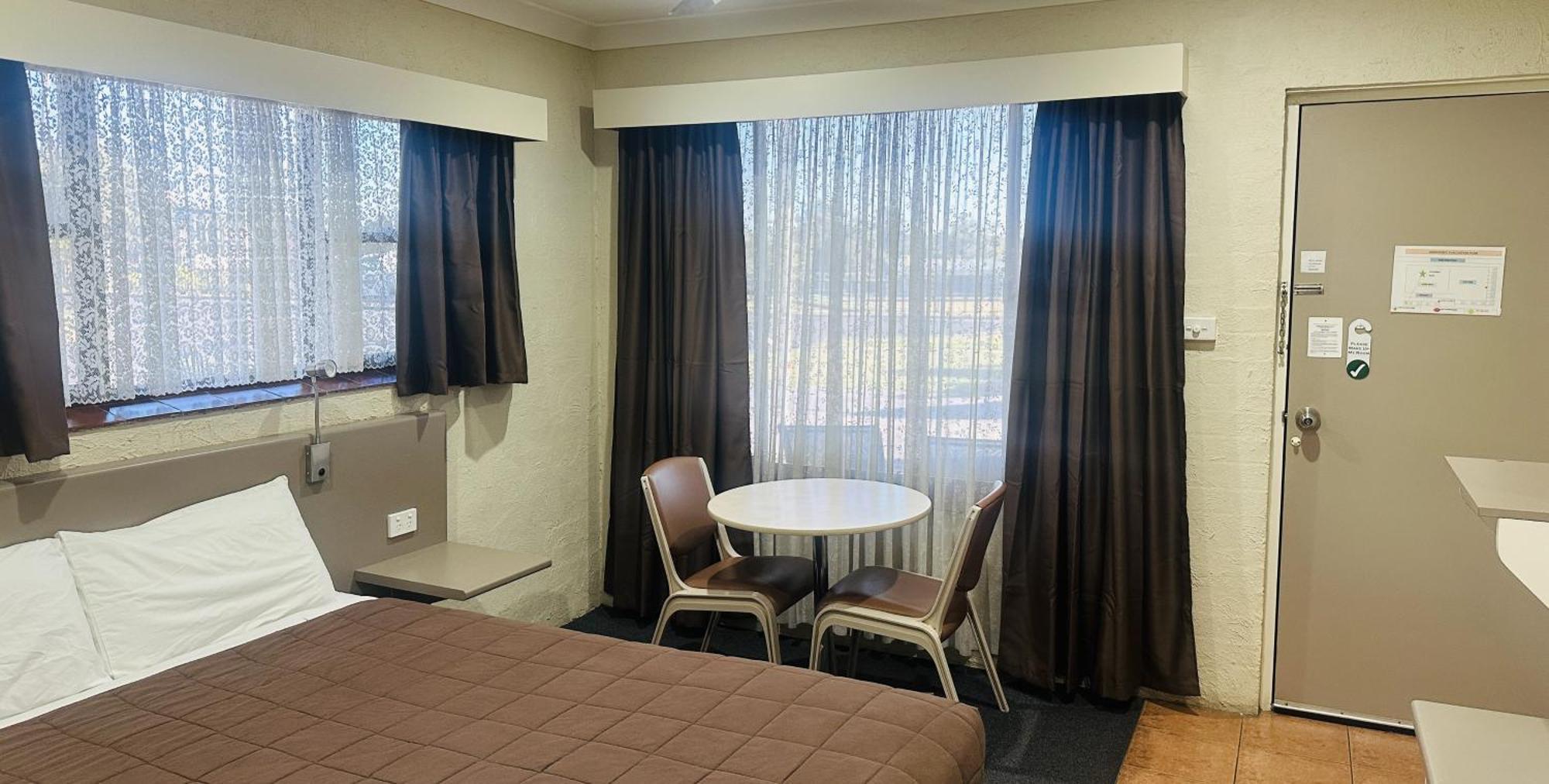 Sapphire City Motor Inn Инвърел Екстериор снимка