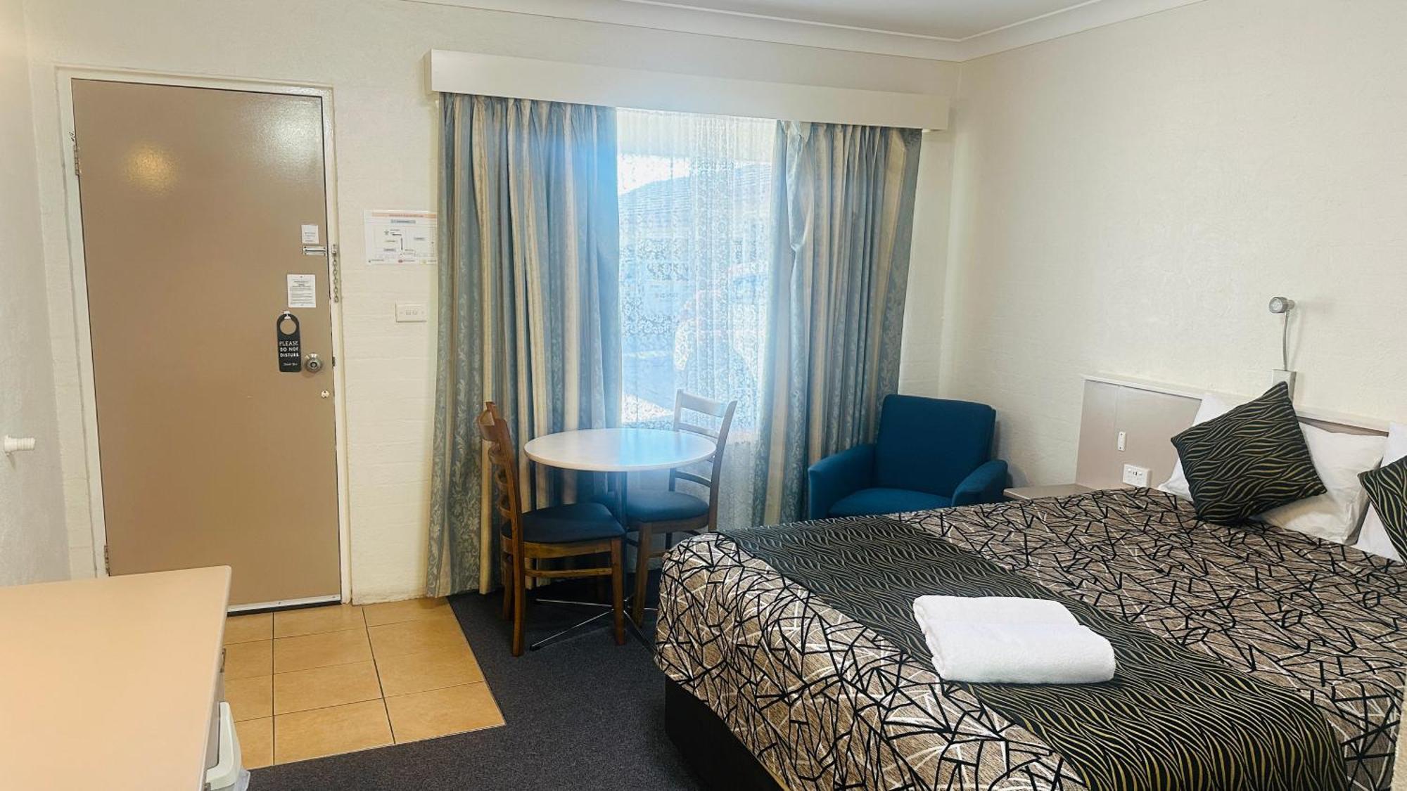 Sapphire City Motor Inn Инвърел Екстериор снимка