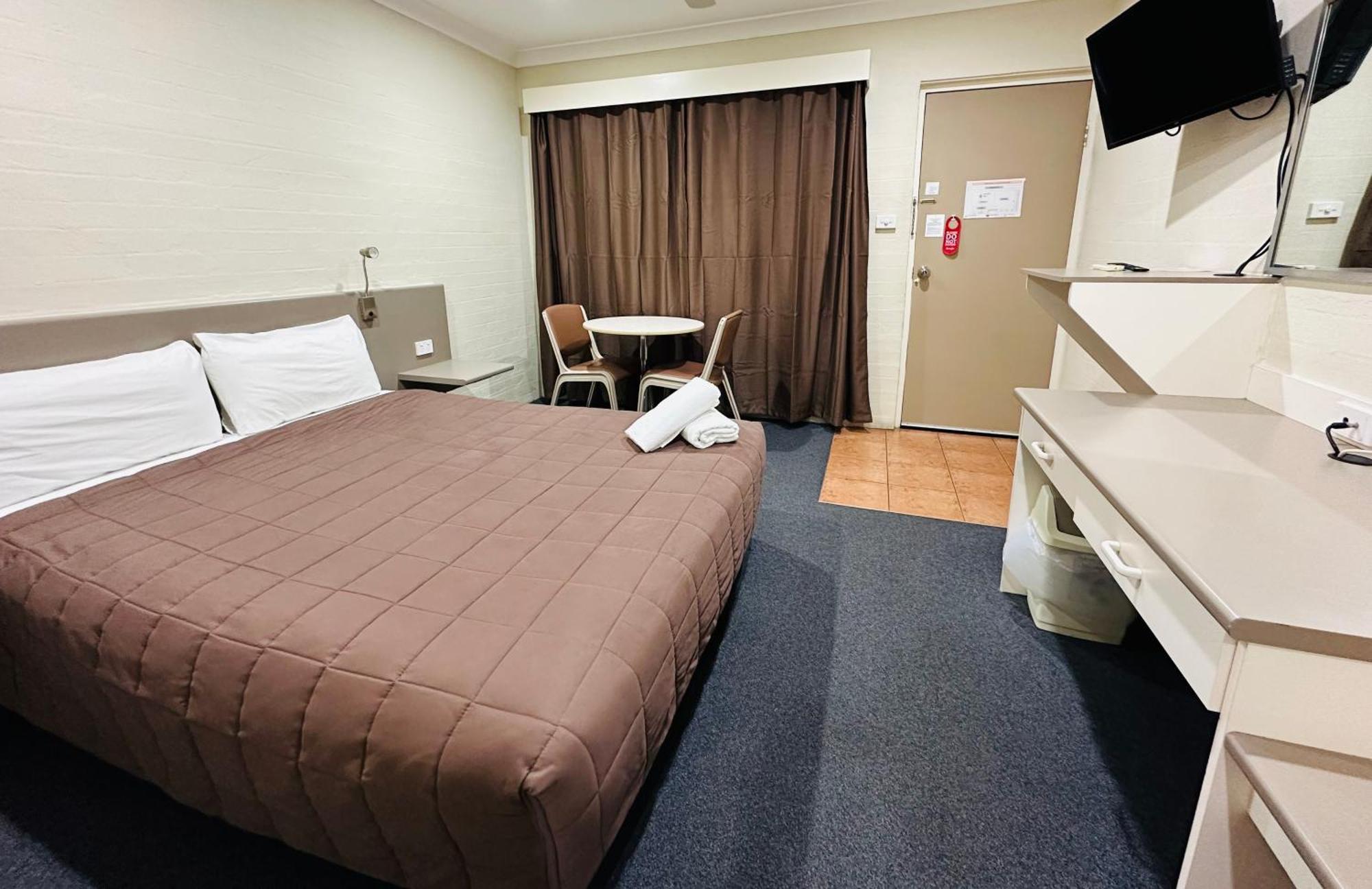 Sapphire City Motor Inn Инвърел Екстериор снимка