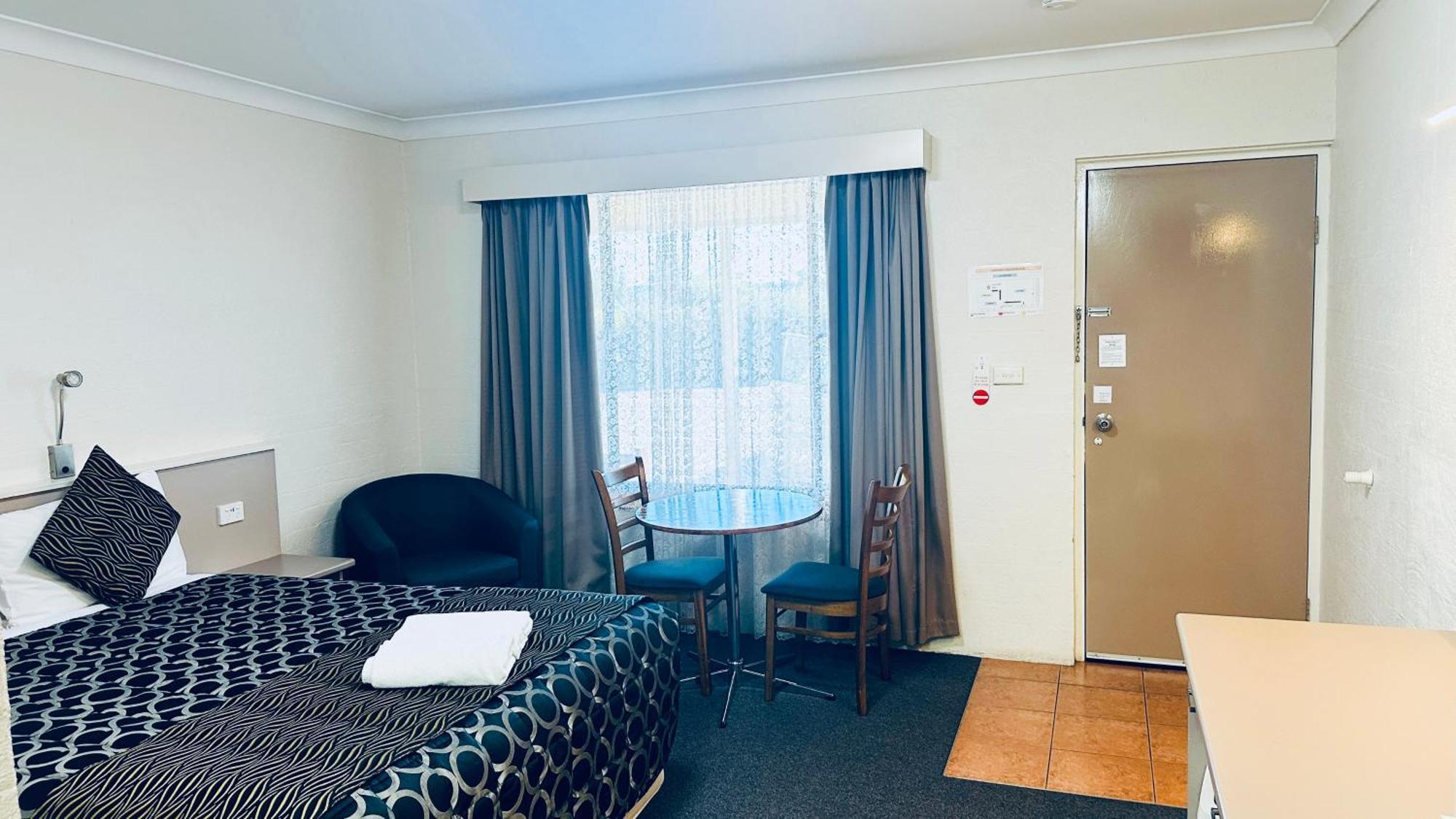 Sapphire City Motor Inn Инвърел Екстериор снимка