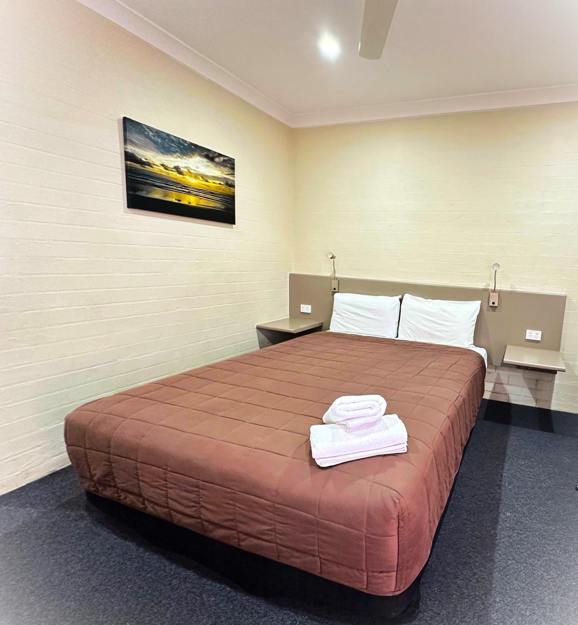 Sapphire City Motor Inn Инвърел Екстериор снимка