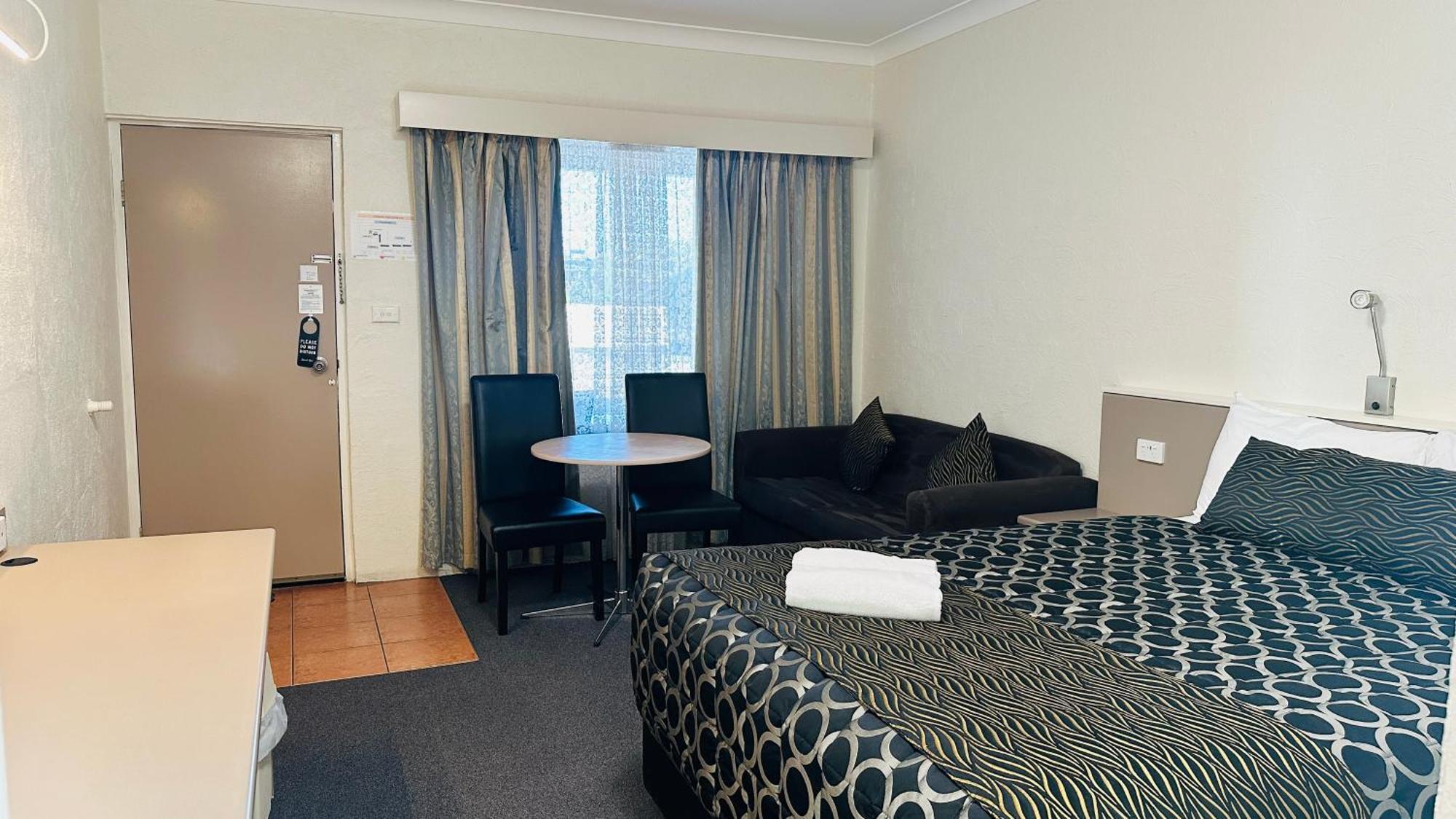 Sapphire City Motor Inn Инвърел Екстериор снимка