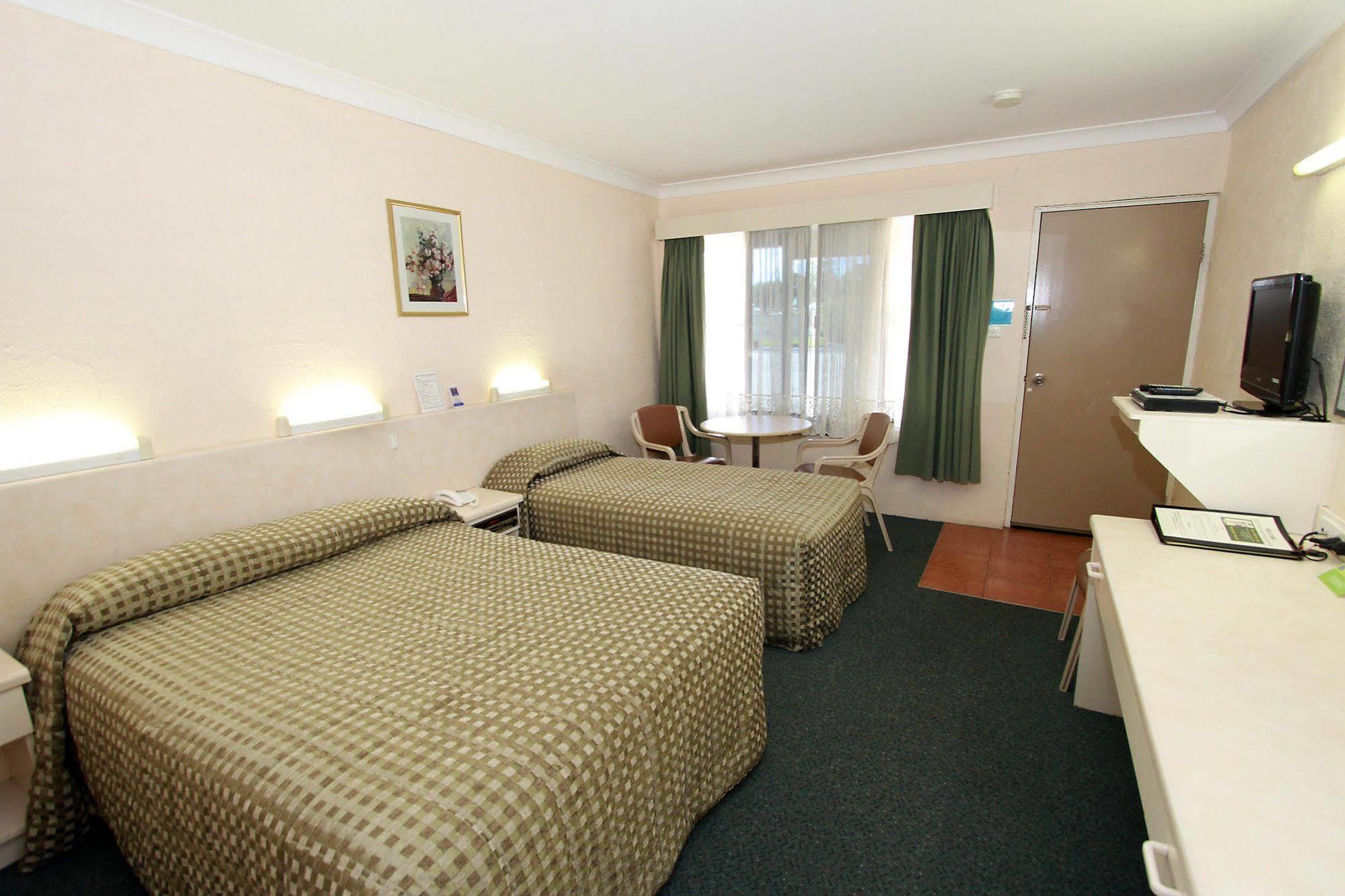 Sapphire City Motor Inn Инвърел Екстериор снимка