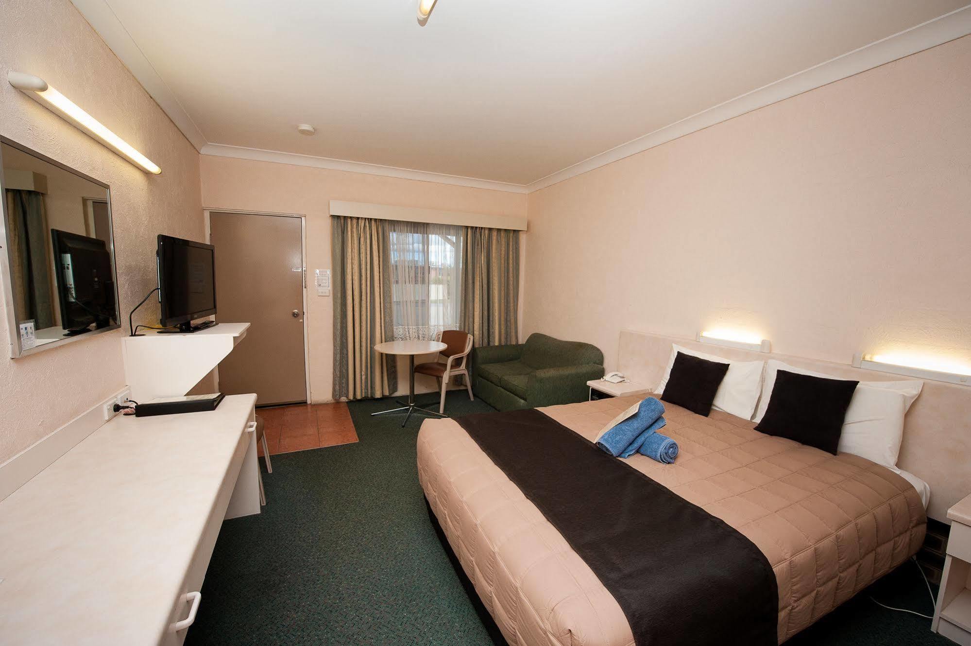 Sapphire City Motor Inn Инвърел Екстериор снимка