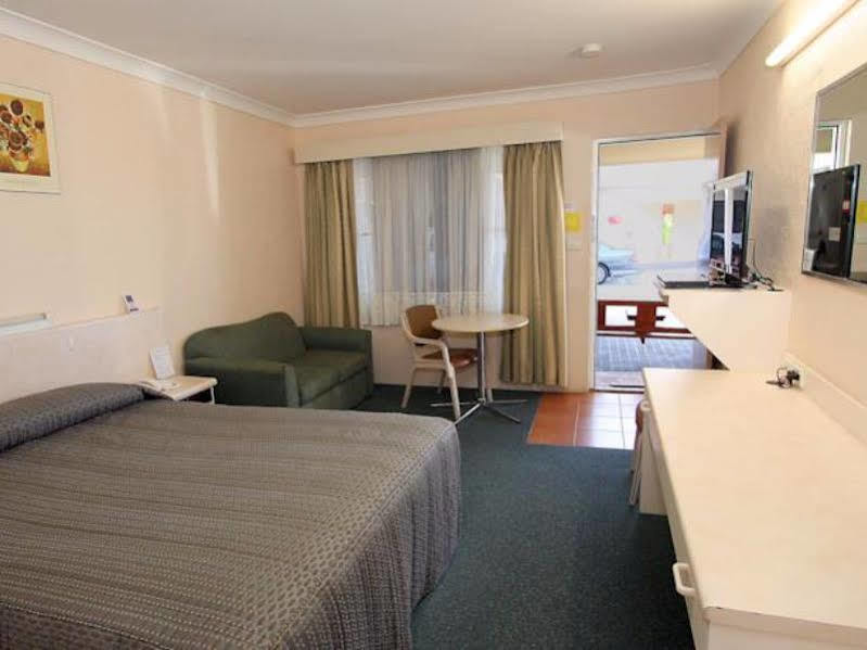 Sapphire City Motor Inn Инвърел Екстериор снимка